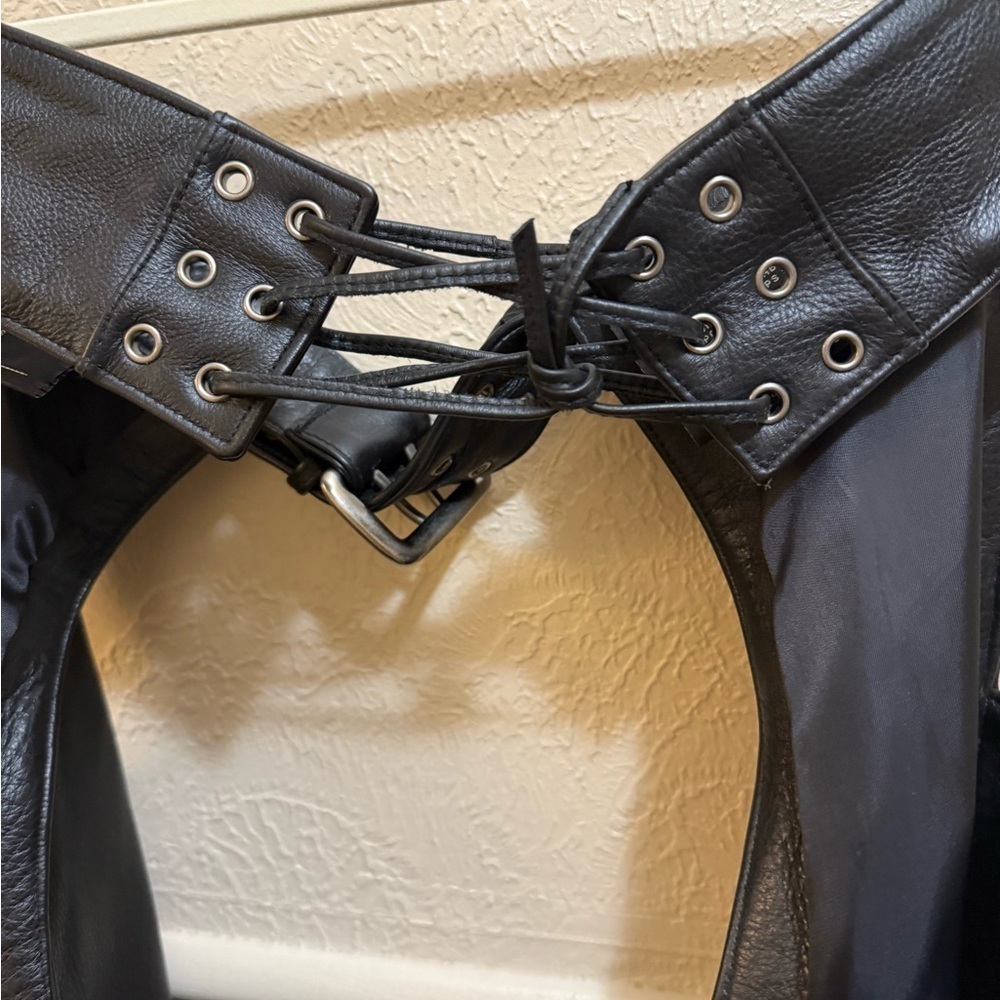 Harley Davidson Men’s Black Leather Chaps Large Fit 34” inseam - Picture 6 of 9